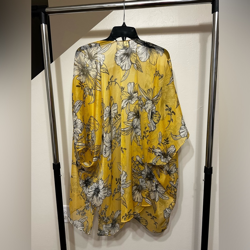 Sonoma Women’s Yellow, Black and White Chiffon Kimono Duster Cardigan